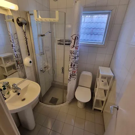 Folkehogskule Sommarhotell Leirvik Hotell *