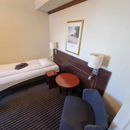 호텔 Folkehogskule Sommarhotell Leirvik *