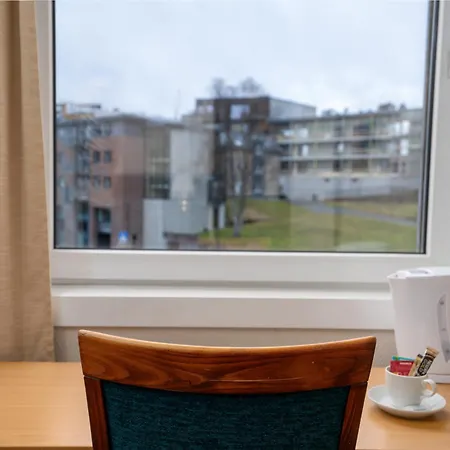 호텔 Folkehogskule Sommarhotell Leirvik *