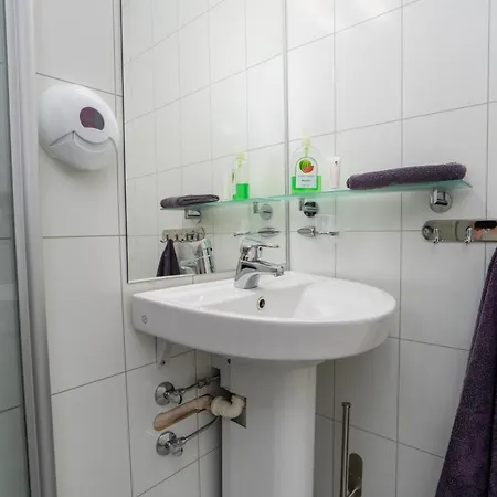 Szálloda Folkehogskule Sommarhotell Leirvik Stord