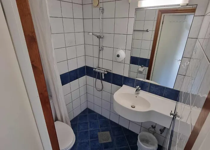 Folkehogskule Sommarhotell Leirvik *