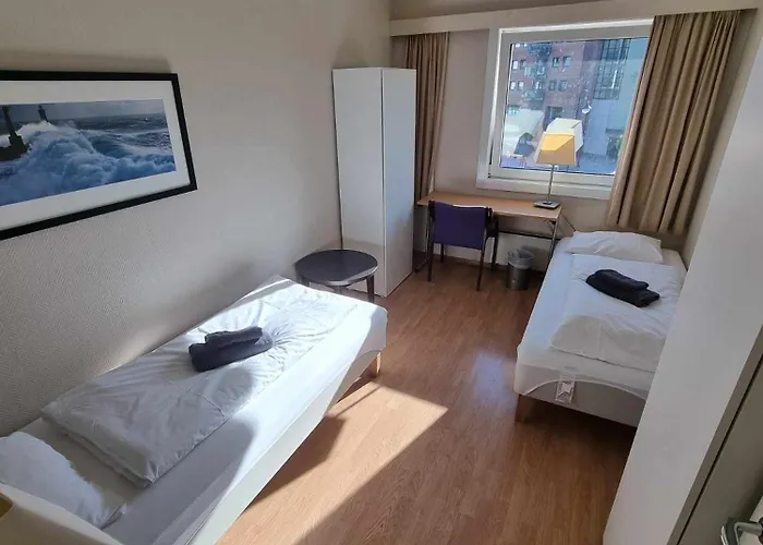 Folkehogskule Sommarhotell Leirvik Hotel Stord